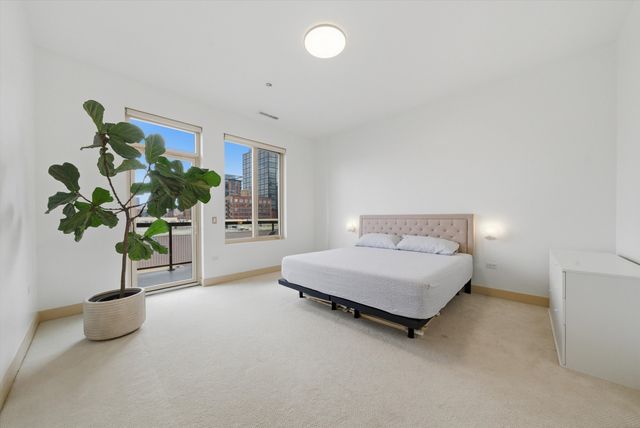 305 S Racine Avenue 5A, Chicago, IL 60607