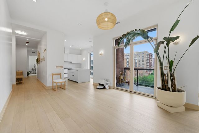 305 S Racine Avenue 5A, Chicago, IL 60607
