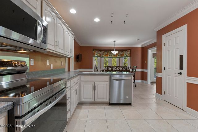 620 Twelve Oaks Dr, Mt Washington, KY 40047