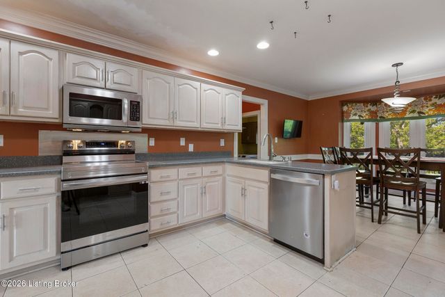 620 Twelve Oaks Dr, Mt Washington, KY 40047
