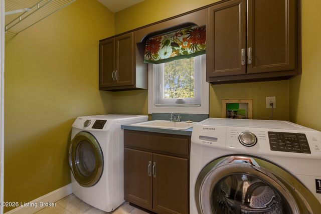 620 Twelve Oaks Dr, Mt Washington, KY 40047