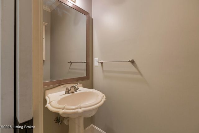 620 Twelve Oaks Dr, Mt Washington, KY 40047
