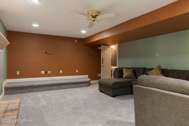 620 Twelve Oaks Dr, Mt Washington, KY 40047