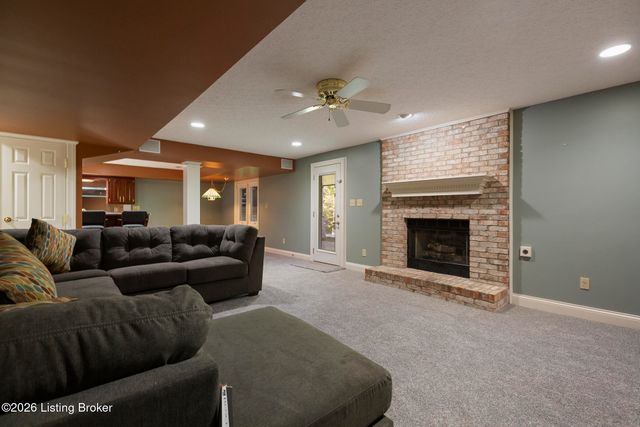 620 Twelve Oaks Dr, Mt Washington, KY 40047
