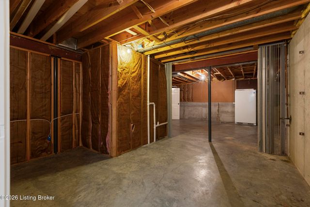 620 Twelve Oaks Dr, Mt Washington, KY 40047