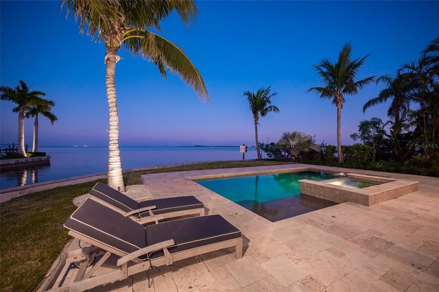 526 56TH STREET, Holmes Beach, FL 34217