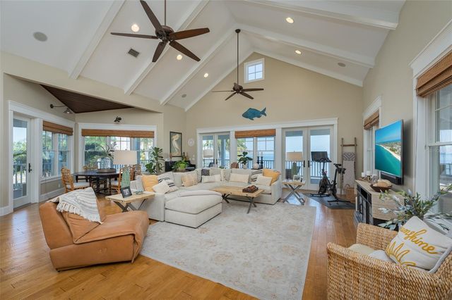 526 56TH STREET, Holmes Beach, FL 34217