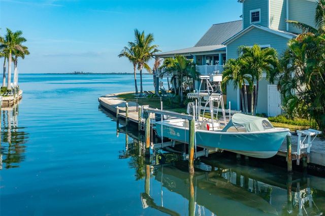 526 56TH STREET, Holmes Beach, FL 34217