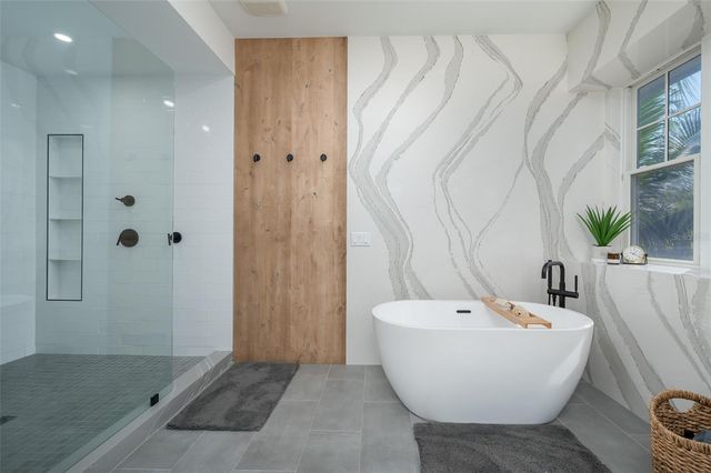 526 56TH STREET, Holmes Beach, FL 34217