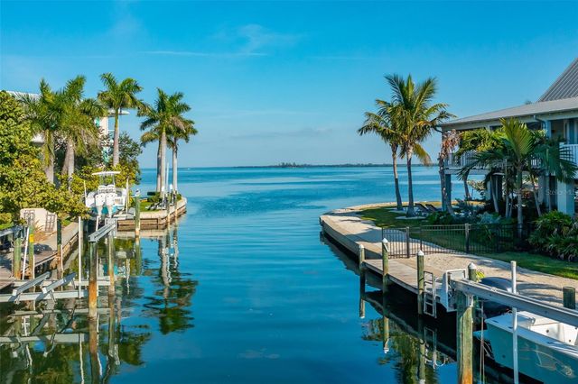 526 56TH STREET, Holmes Beach, FL 34217