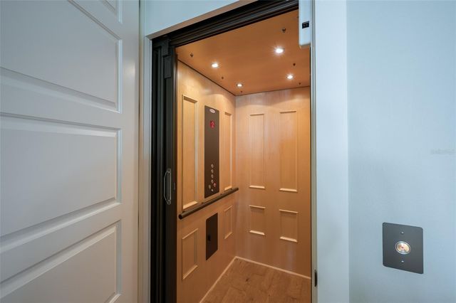 526 56TH STREET, Holmes Beach, FL 34217