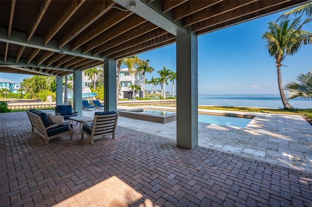 526 56TH STREET, Holmes Beach, FL 34217