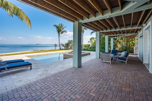 526 56TH STREET, Holmes Beach, FL 34217