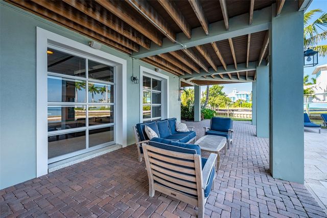 526 56TH STREET, Holmes Beach, FL 34217