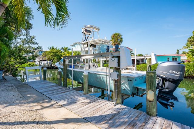 526 56TH STREET, Holmes Beach, FL 34217