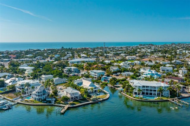 526 56TH STREET, Holmes Beach, FL 34217