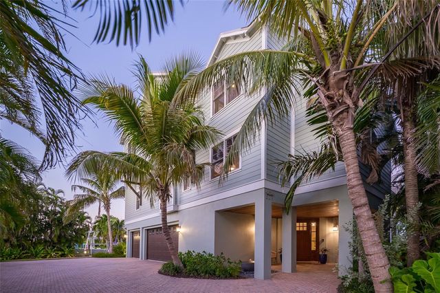 526 56TH STREET, Holmes Beach, FL 34217