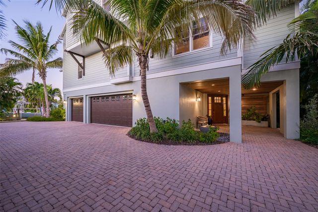 526 56TH STREET, Holmes Beach, FL 34217