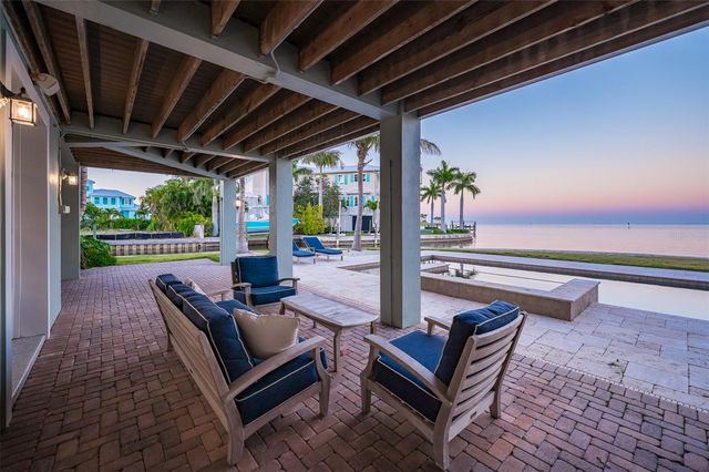 526 56TH STREET, Holmes Beach, FL 34217