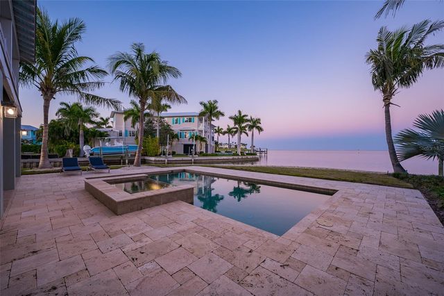 526 56TH STREET, Holmes Beach, FL 34217