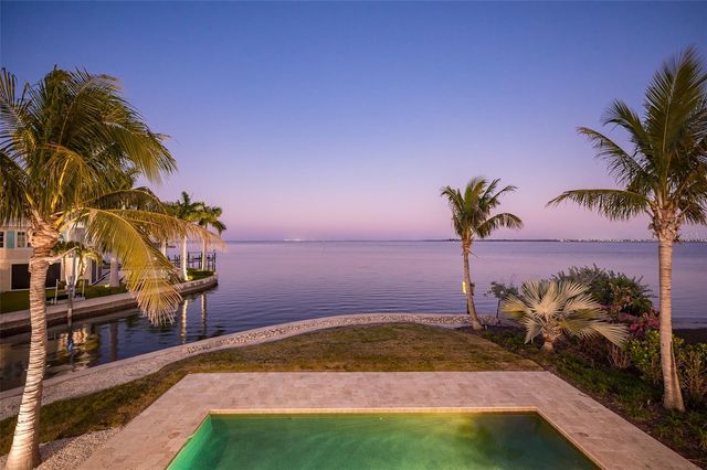 526 56TH STREET, Holmes Beach, FL 34217