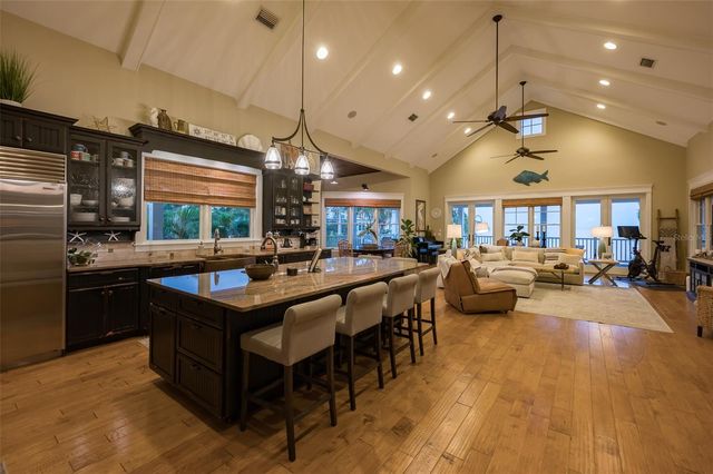 526 56TH STREET, Holmes Beach, FL 34217