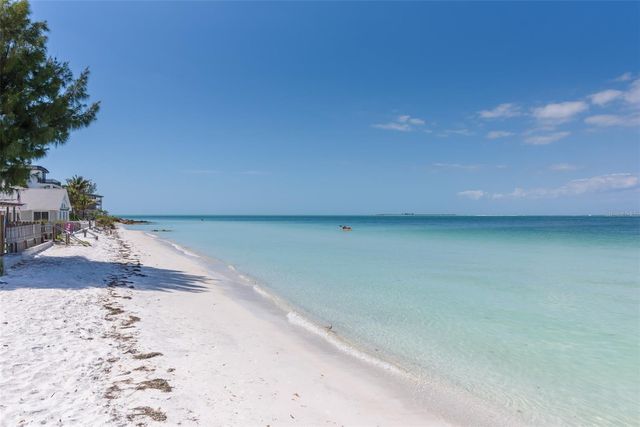 526 56TH STREET, Holmes Beach, FL 34217