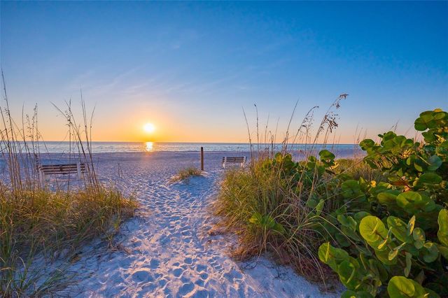 526 56TH STREET, Holmes Beach, FL 34217