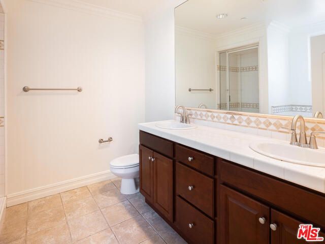 124 N Orlando Avenue 201, Los Angeles, CA 90048