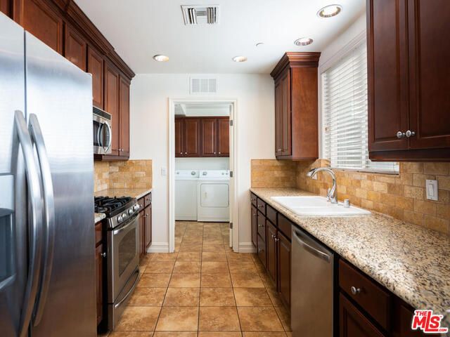 124 N Orlando Avenue 201, Los Angeles, CA 90048