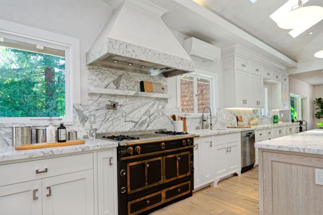 350 Willowbrook Road, Portola Valley, CA 94028