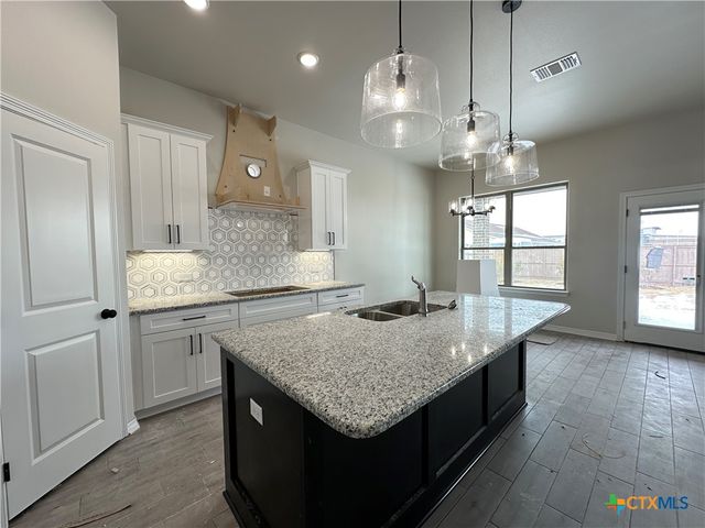 712 Eagle Crest Drive, Salado, TX 76571