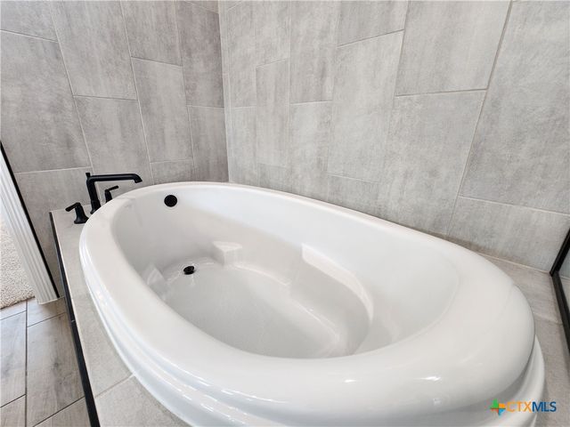 712 Eagle Crest Drive, Salado, TX 76571