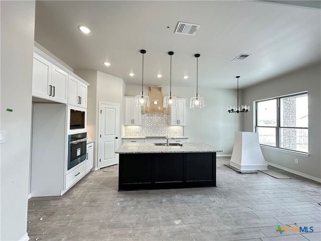 712 Eagle Crest Drive, Salado, TX 76571