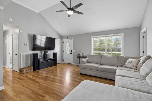 3084 Bowker Rd, Charlotte, TN 37036