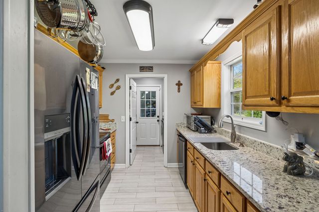 3084 Bowker Rd, Charlotte, TN 37036