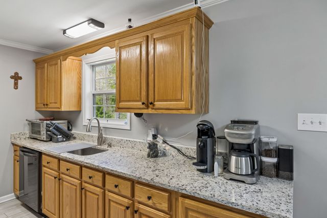 3084 Bowker Rd, Charlotte, TN 37036