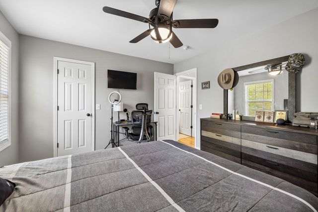 3084 Bowker Rd, Charlotte, TN 37036