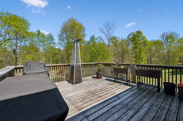 3084 Bowker Rd, Charlotte, TN 37036