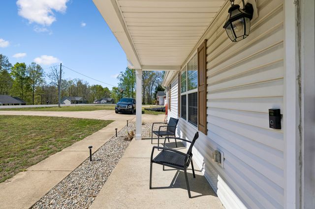 3084 Bowker Rd, Charlotte, TN 37036