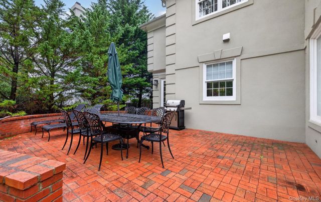 36 Stone Hill Drive S, Manhasset, NY 11030