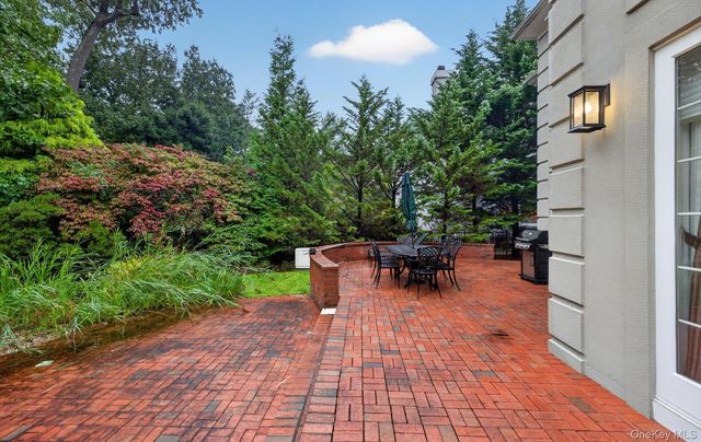 36 Stone Hill Drive S, Manhasset, NY 11030