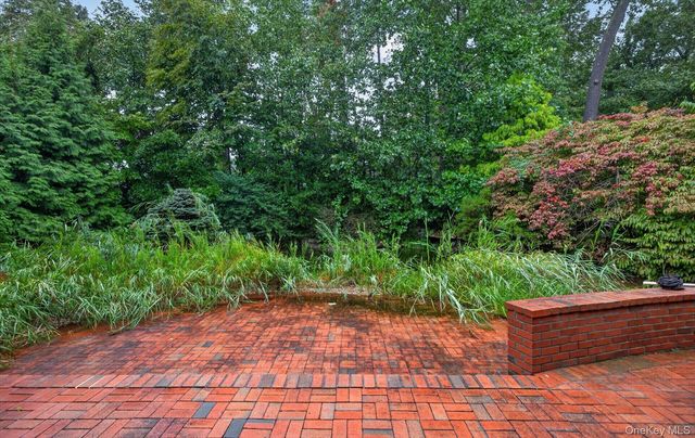 36 Stone Hill Drive S, Manhasset, NY 11030