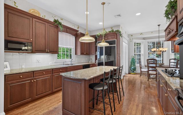 36 Stone Hill Drive S, Manhasset, NY 11030