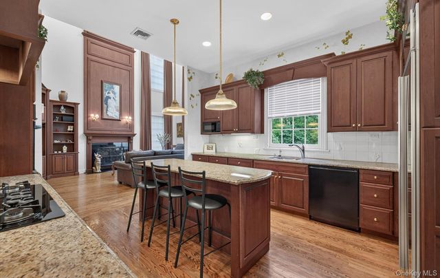 36 Stone Hill Drive S, Manhasset, NY 11030