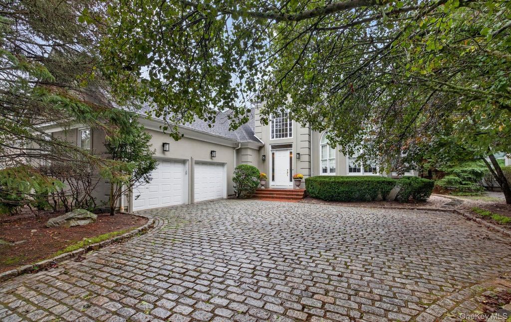 36 Stone Hill Drive S, Manhasset, NY 11030