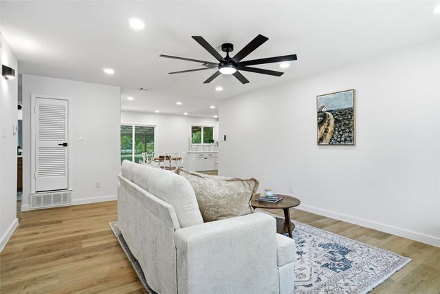 321 NW Wintercrest Road, Burleson, TX 76028