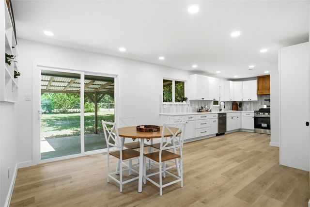 321 NW Wintercrest Road, Burleson, TX 76028