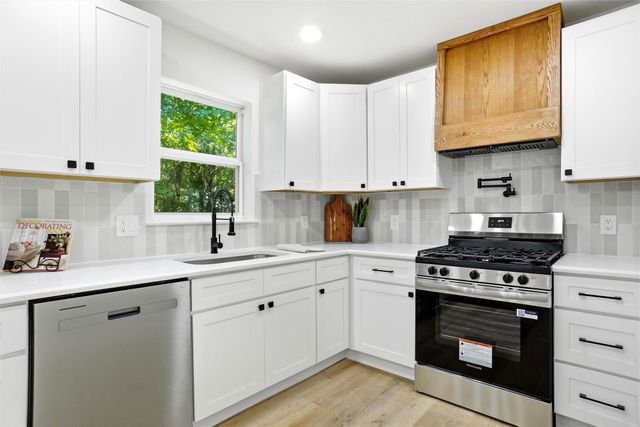 321 NW Wintercrest Road, Burleson, TX 76028