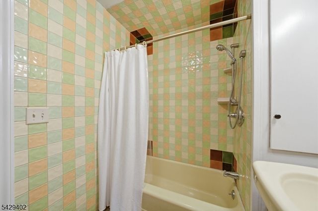 37 Buena Vista Ave, Hawthorne Boro, NJ 07506